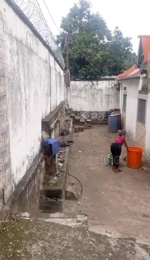 3chbre Villa dans Camp Pm, Nsele à Vendre