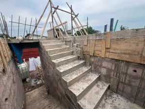 Parcelle Avec Fondation en Étage – Kintambo Jamaïque