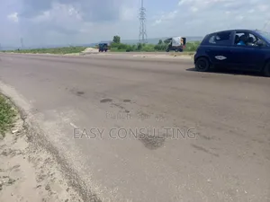 Parcelle Commerciale Clôturée À Vendre – Boulevard Lumumba / N’Sele