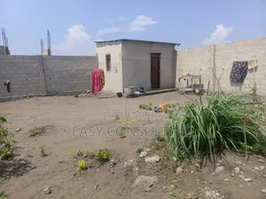 Parcelle Commerciale Clôturée À Vendre – Boulevard Lumumba / N’Sele