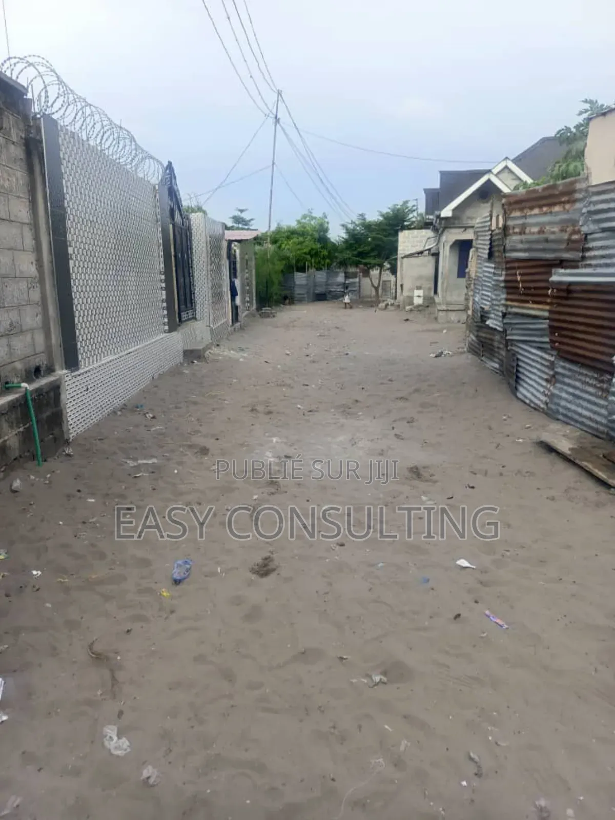 2chbre Villa dans Camp Pm, Nsele à Vendre