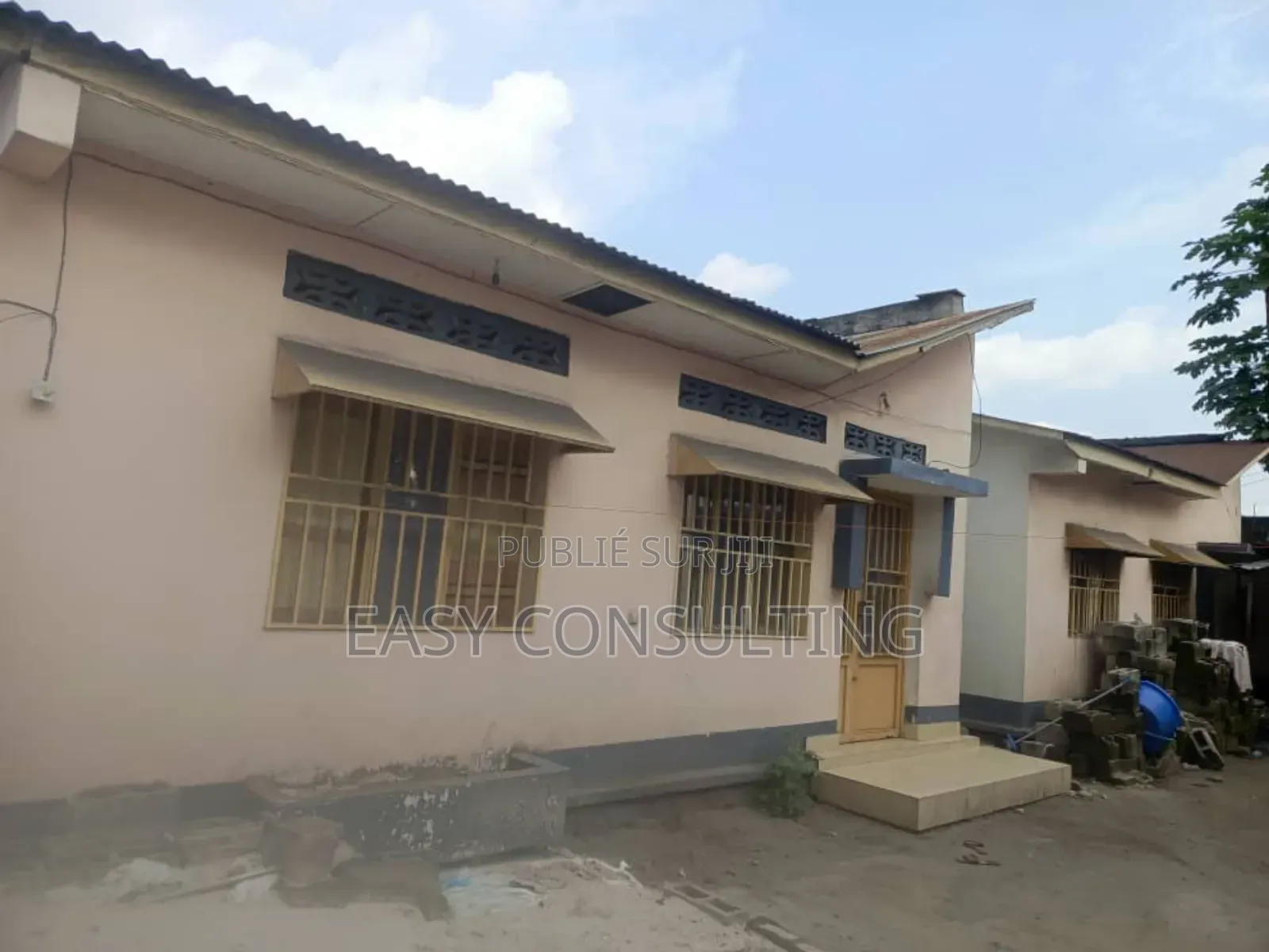 2chbre Villa dans Camp Pm, Nsele à Vendre