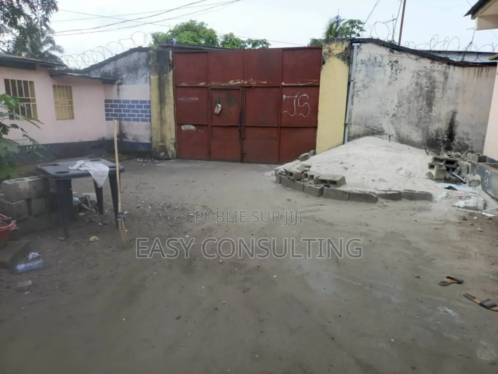 2chbre Villa dans Camp Pm, Nsele à Vendre