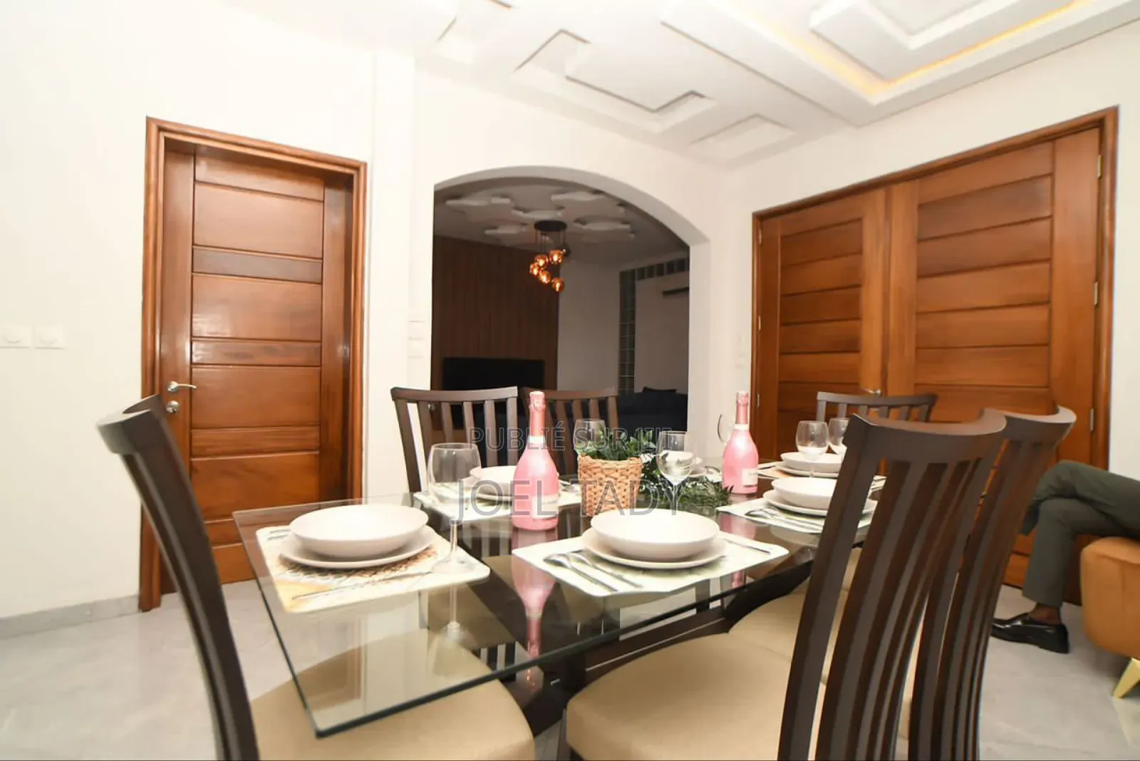 Furnished 4chbre Appartement dans Ngaliema à Louer