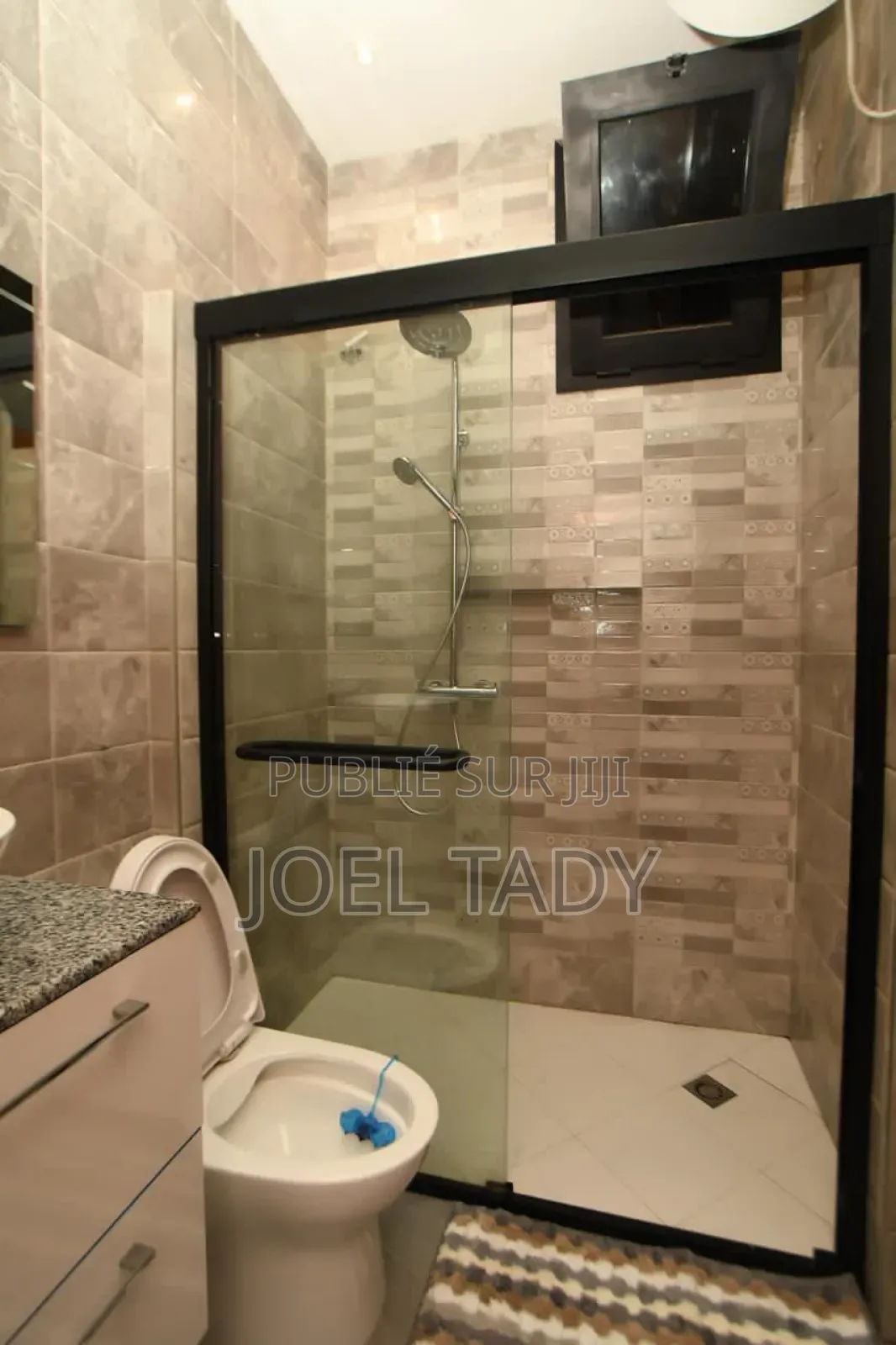 Furnished 4chbre Appartement dans Ngaliema à Louer