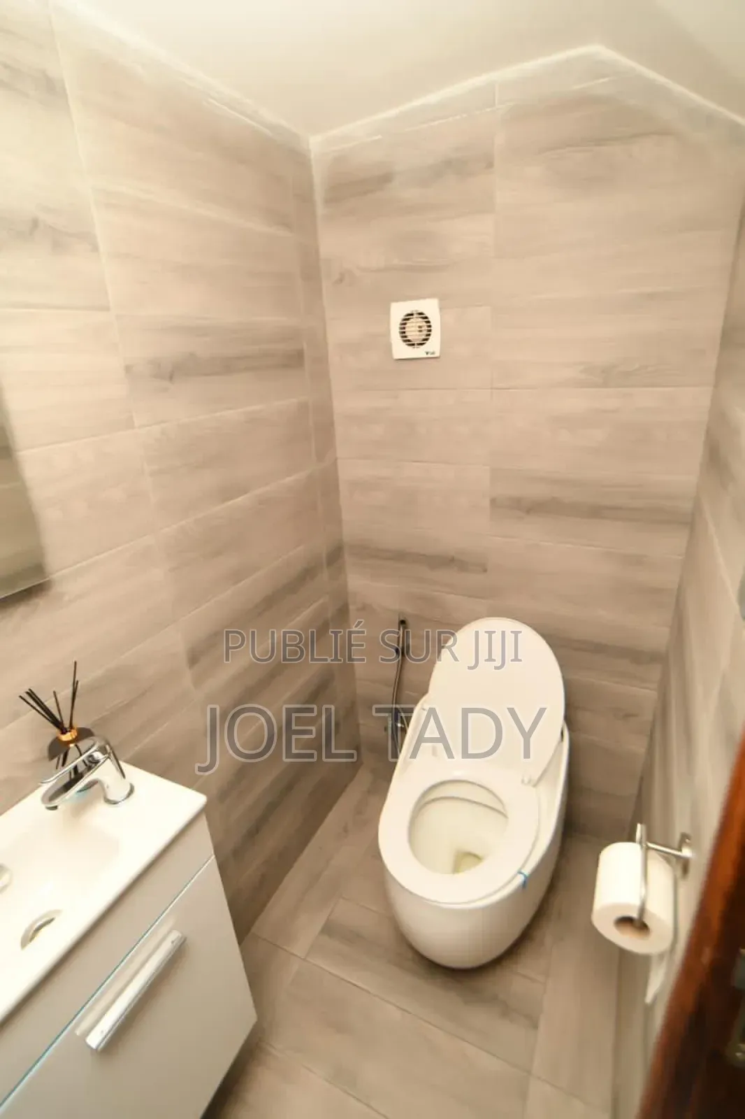 Furnished 4chbre Appartement dans Ngaliema à Louer