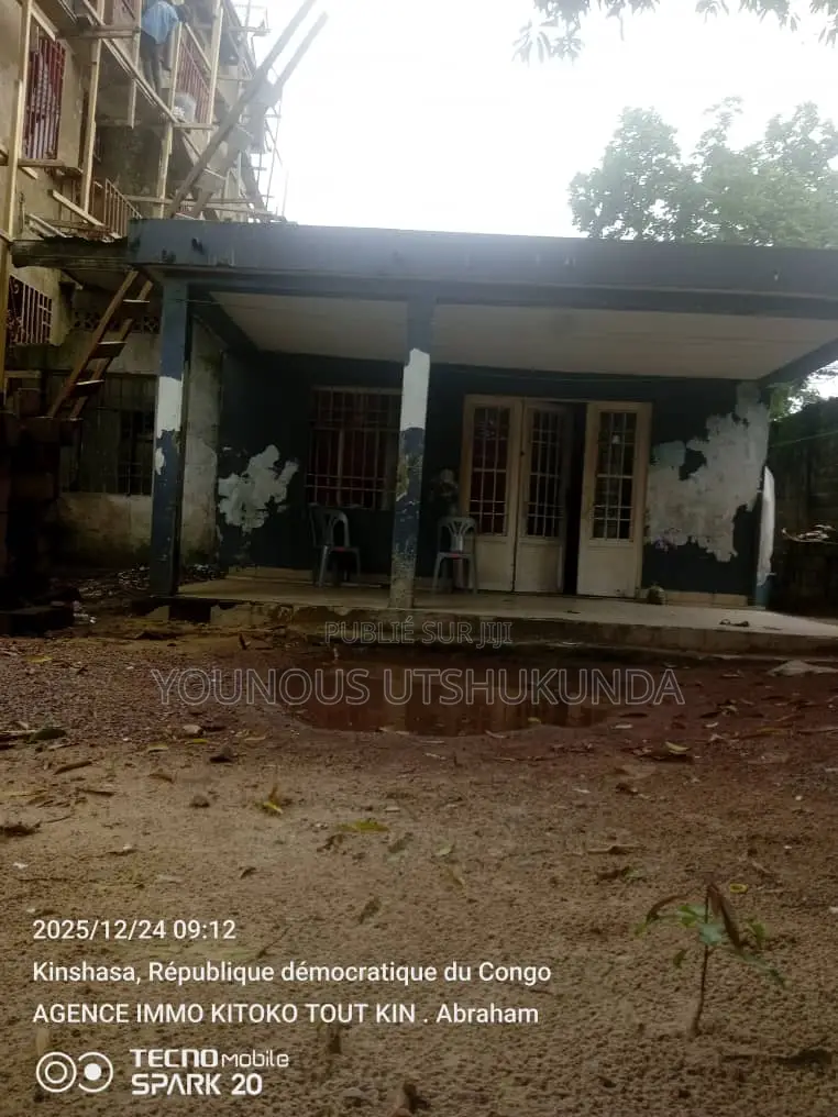 1chbre Maison dans Younous Dozé, Mont-Ngafula à Vendre