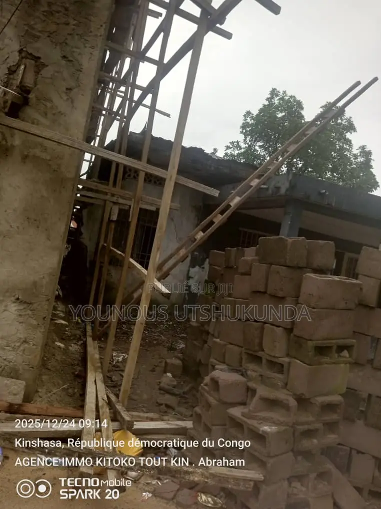 1chbre Maison dans Younous Dozé, Mont-Ngafula à Vendre