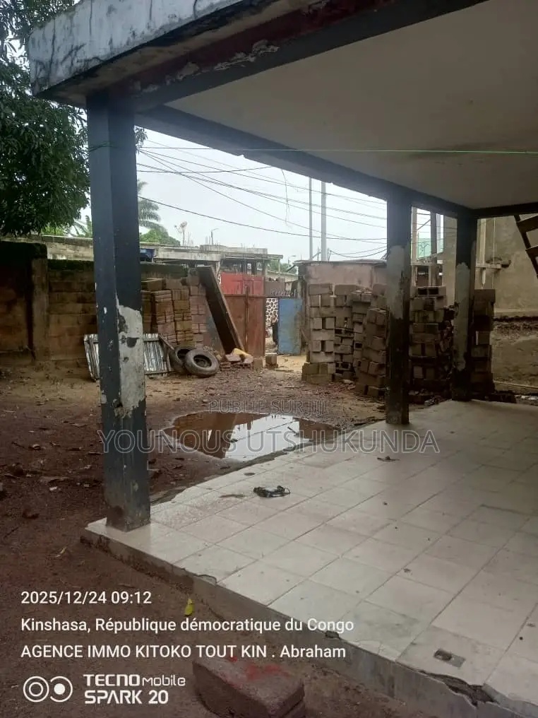 1chbre Maison dans Younous Dozé, Mont-Ngafula à Vendre