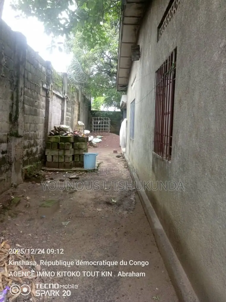 1chbre Maison dans Younous Dozé, Mont-Ngafula à Vendre