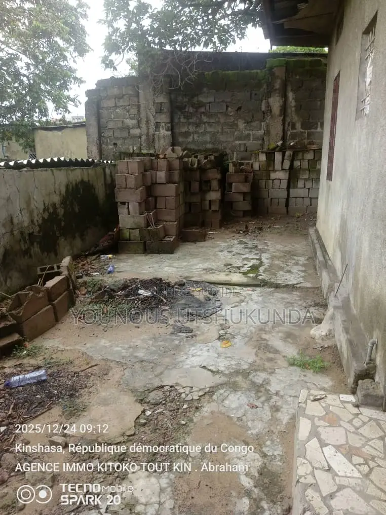 1chbre Maison dans Younous Dozé, Mont-Ngafula à Vendre