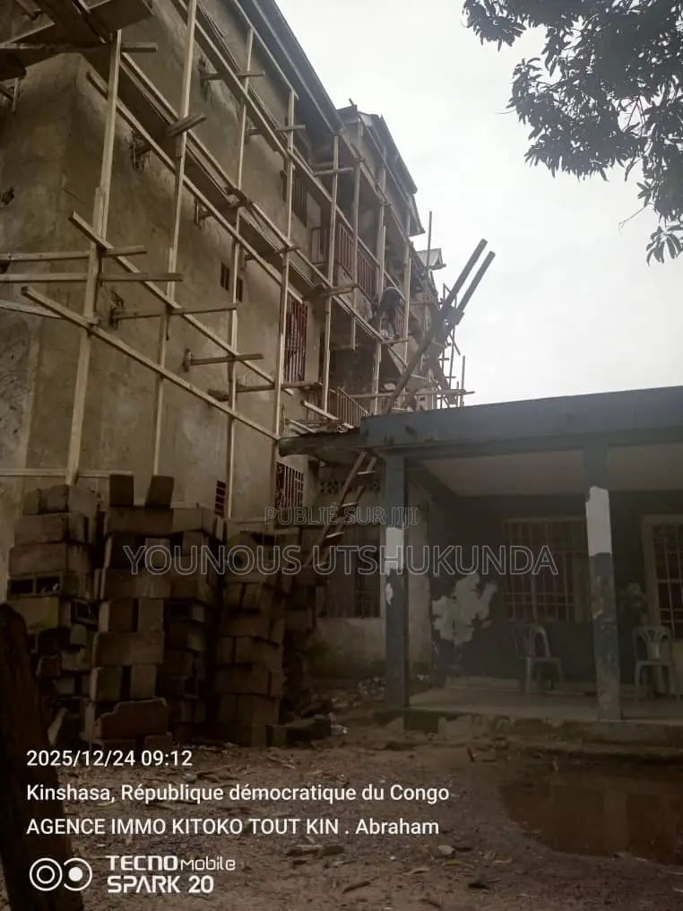 1chbre Maison dans Younous Dozé, Mont-Ngafula à Vendre