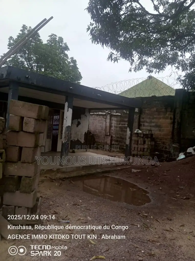 1chbre Maison dans Younous Dozé, Mont-Ngafula à Vendre