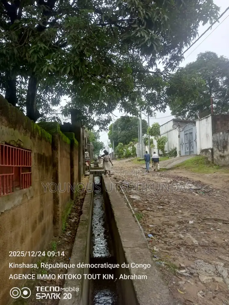1chbre Maison dans Younous Dozé, Mont-Ngafula à Vendre