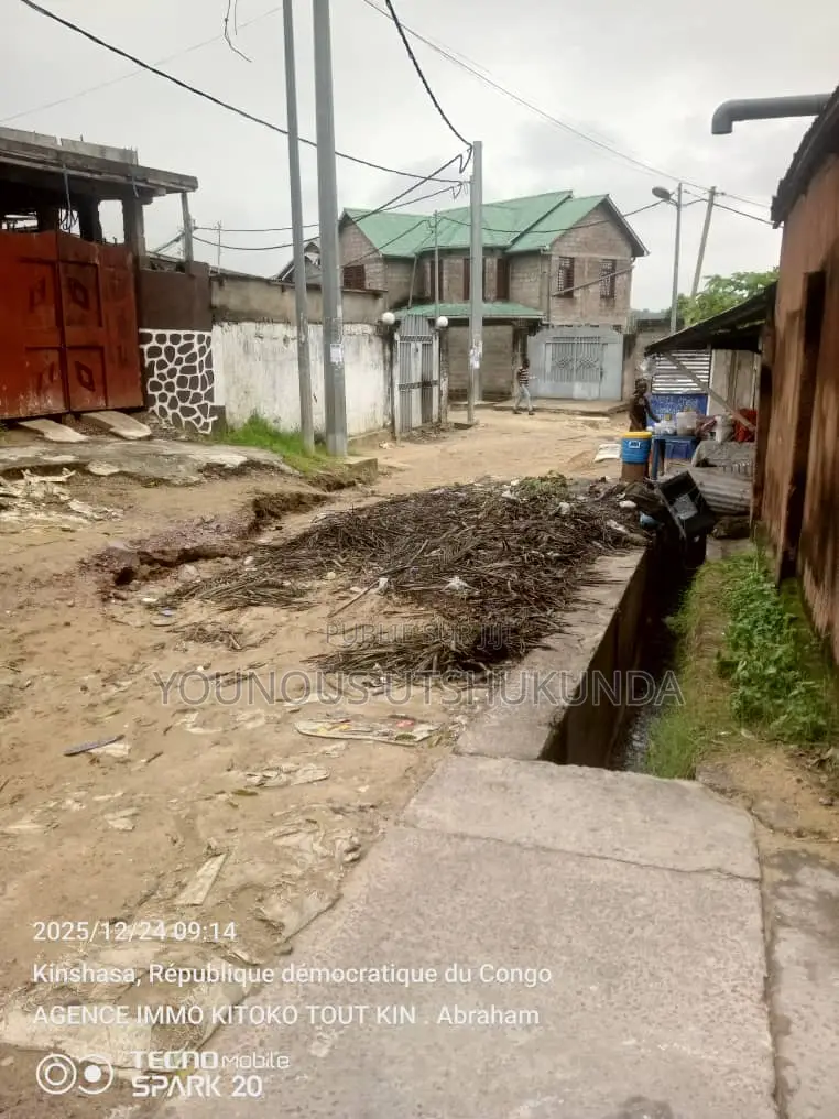 1chbre Maison dans Younous Dozé, Mont-Ngafula à Vendre