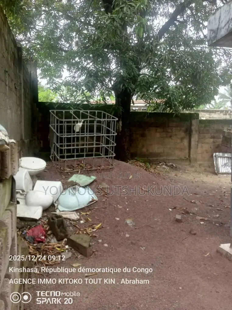 1chbre Maison dans Younous Dozé, Mont-Ngafula à Vendre