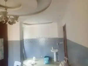 Furnished 3chbre Appartement dans Dozé Immobilier, Makala à Louer