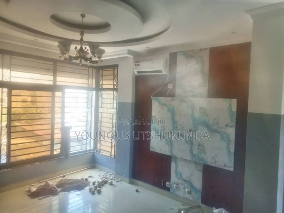 Furnished 3chbre Appartement dans Dozé Immobilier, Makala à Louer