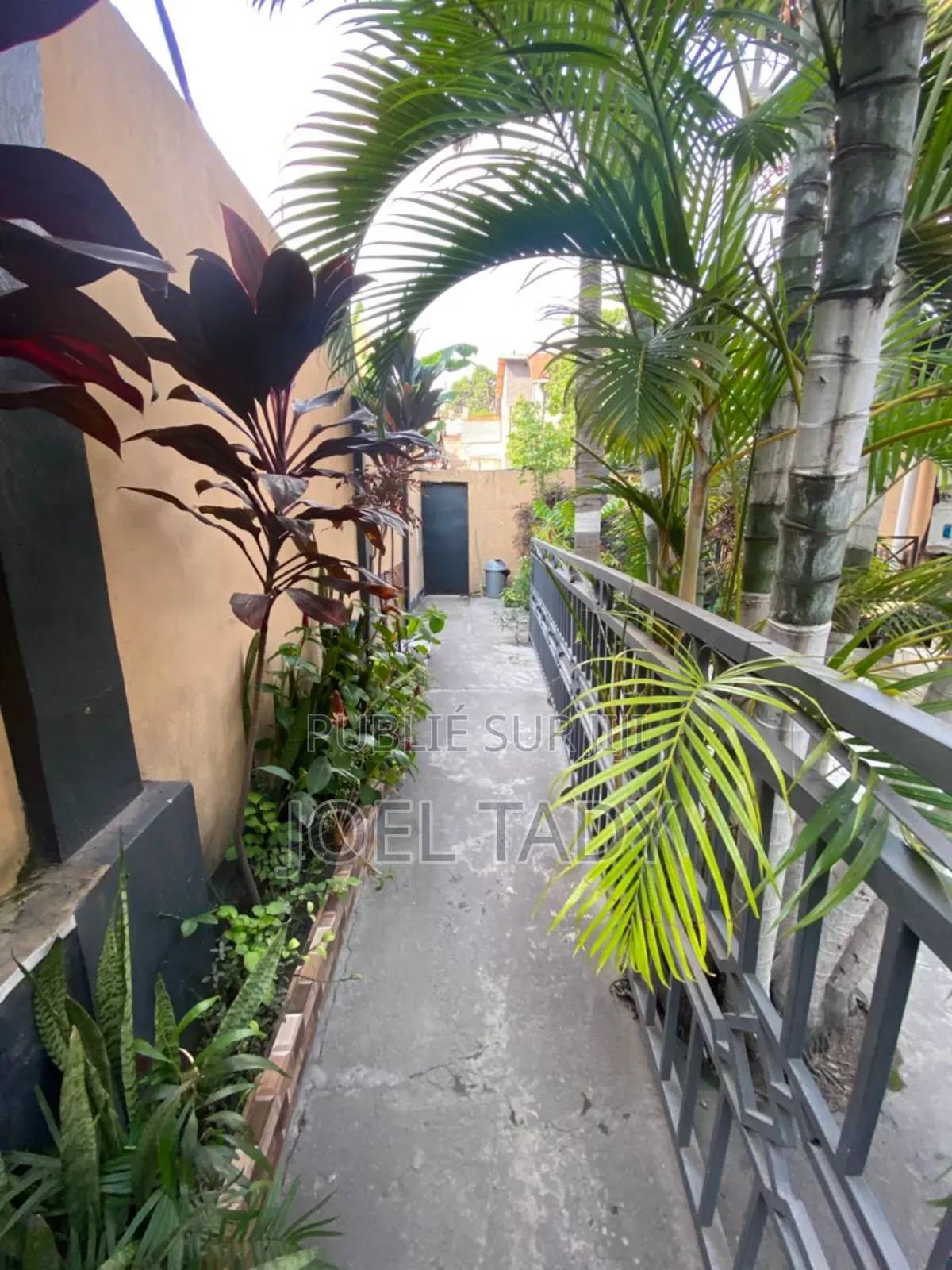 8chbre Villa dans Empire Supreme, Ngaliema à Vendre