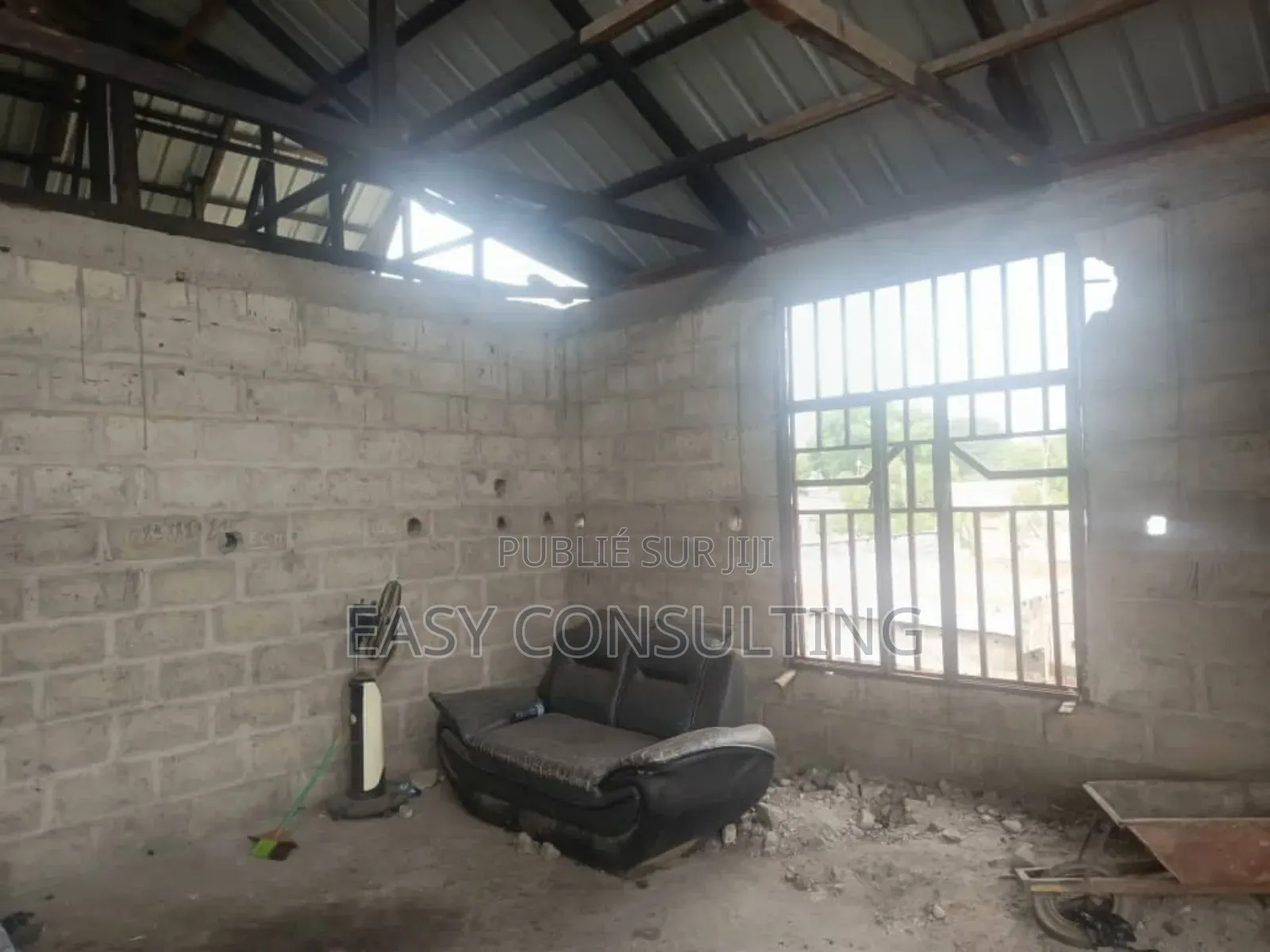 3chbre Villa dans Terre Jaune, Nsele à Vendre