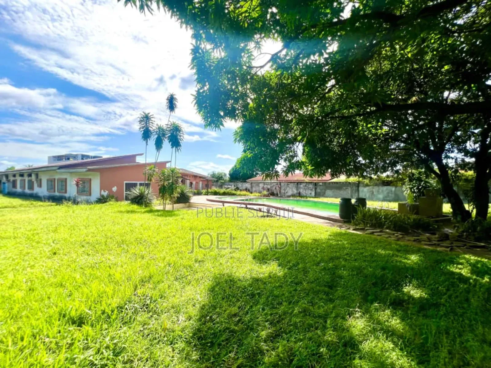 8chbre Villa dans Empire Supreme, Ngaliema à Vendre