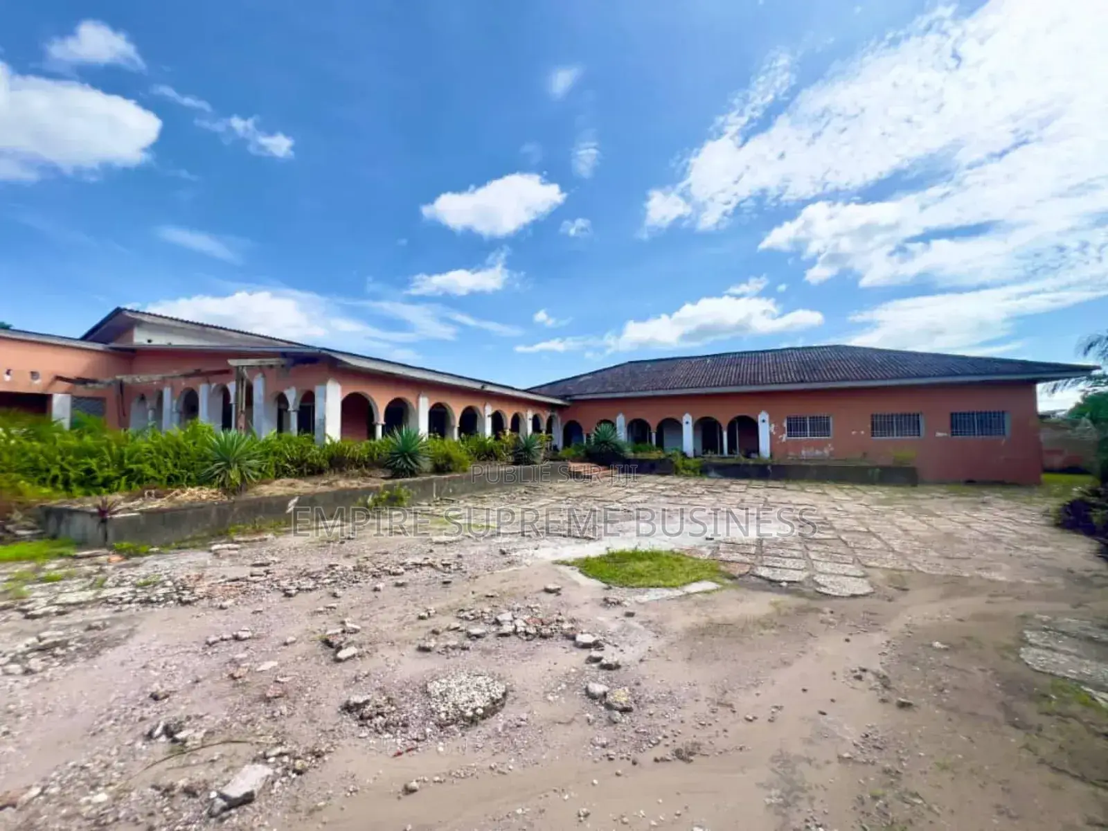 8chbre Villa dans Empire Supreme, Ngaliema à Vendre