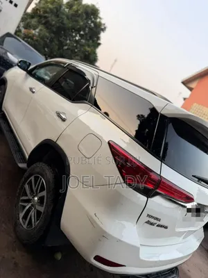 Toyota Fortuner 2018 Blanc