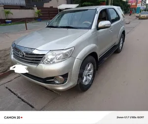 Toyota Fortuner 2013 Gris