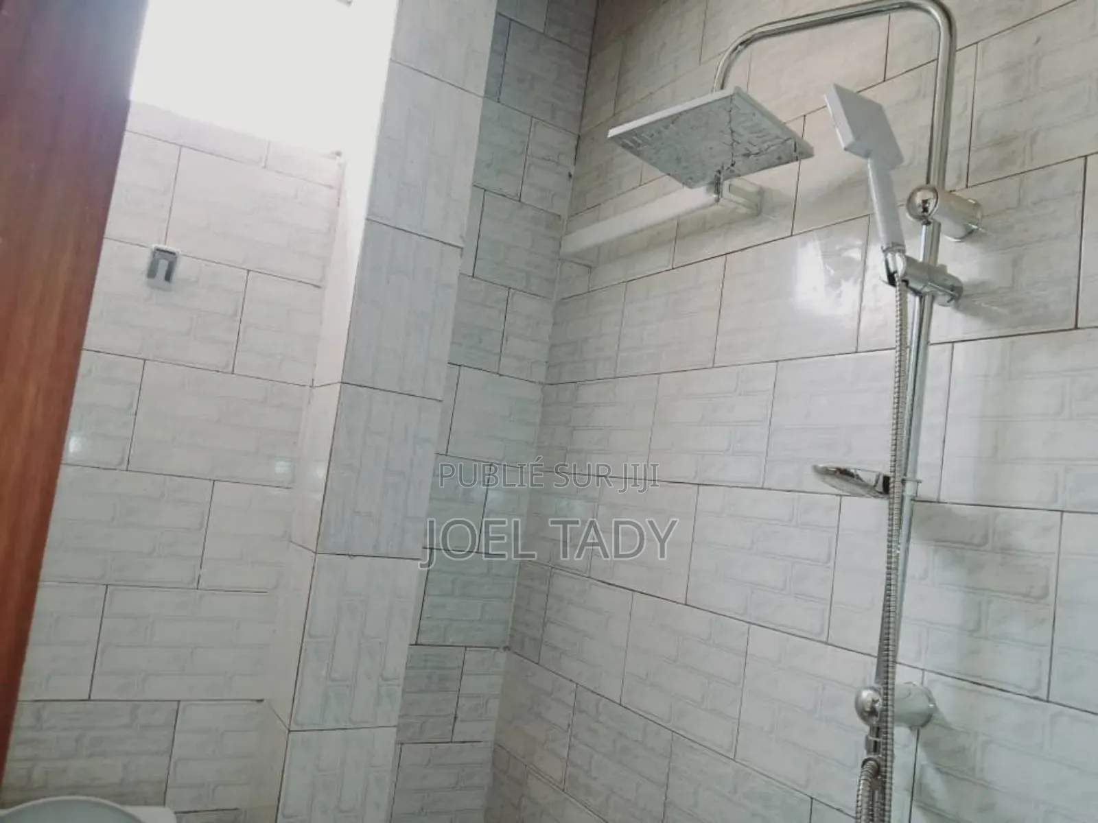 3chbre Appartement dans Gombe à Louer