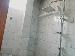 3chbre Appartement dans Gombe à Louer