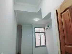 3chbre Appartement dans Gombe à Louer