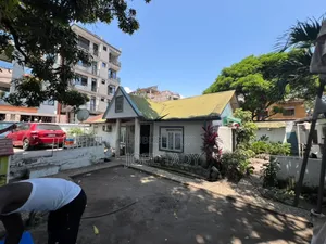 Vente d'Une Grande Parcelle Au Cœur De Kintambo