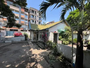 Vente d'Une Grande Parcelle Au Cœur De Kintambo