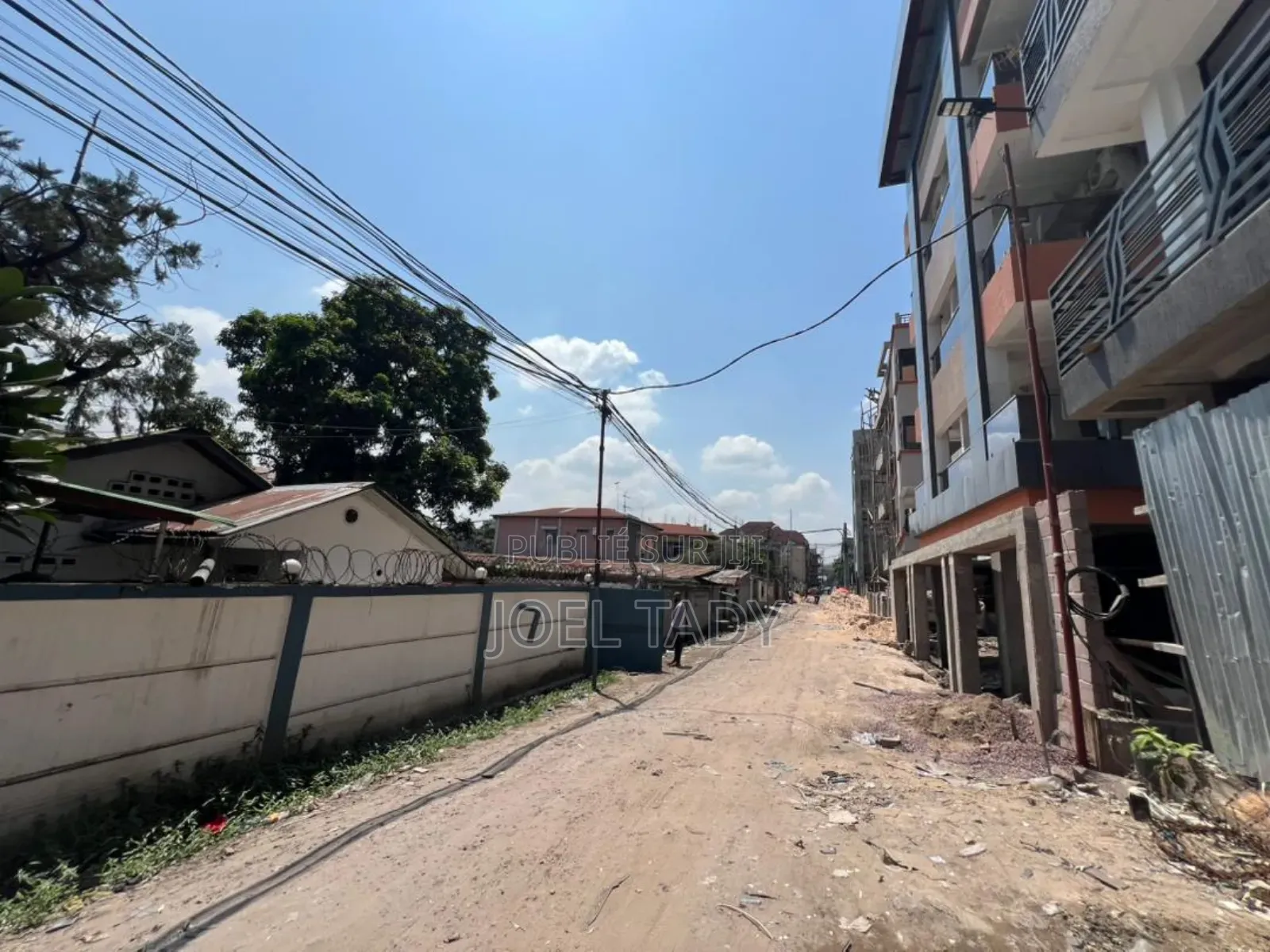 Vente d'Une Grande Parcelle Au Cœur De Kintambo