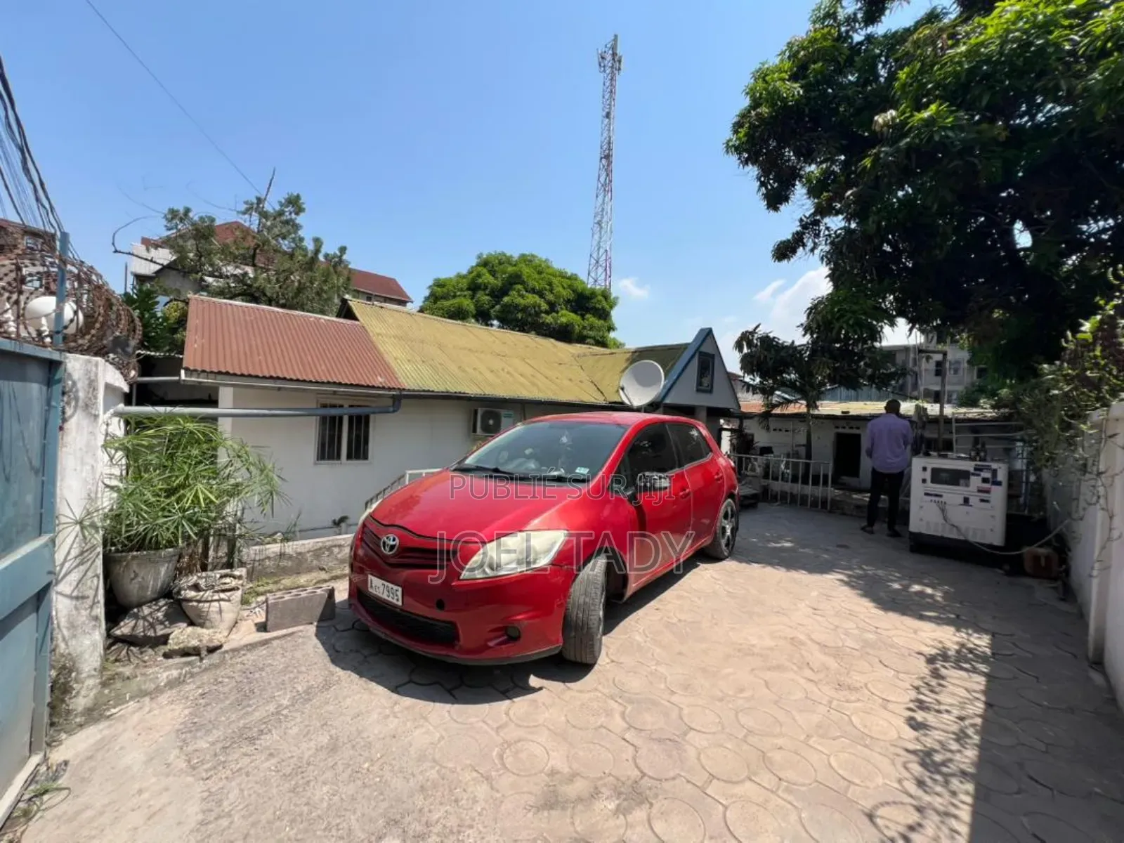 Vente d'Une Grande Parcelle Au Cœur De Kintambo