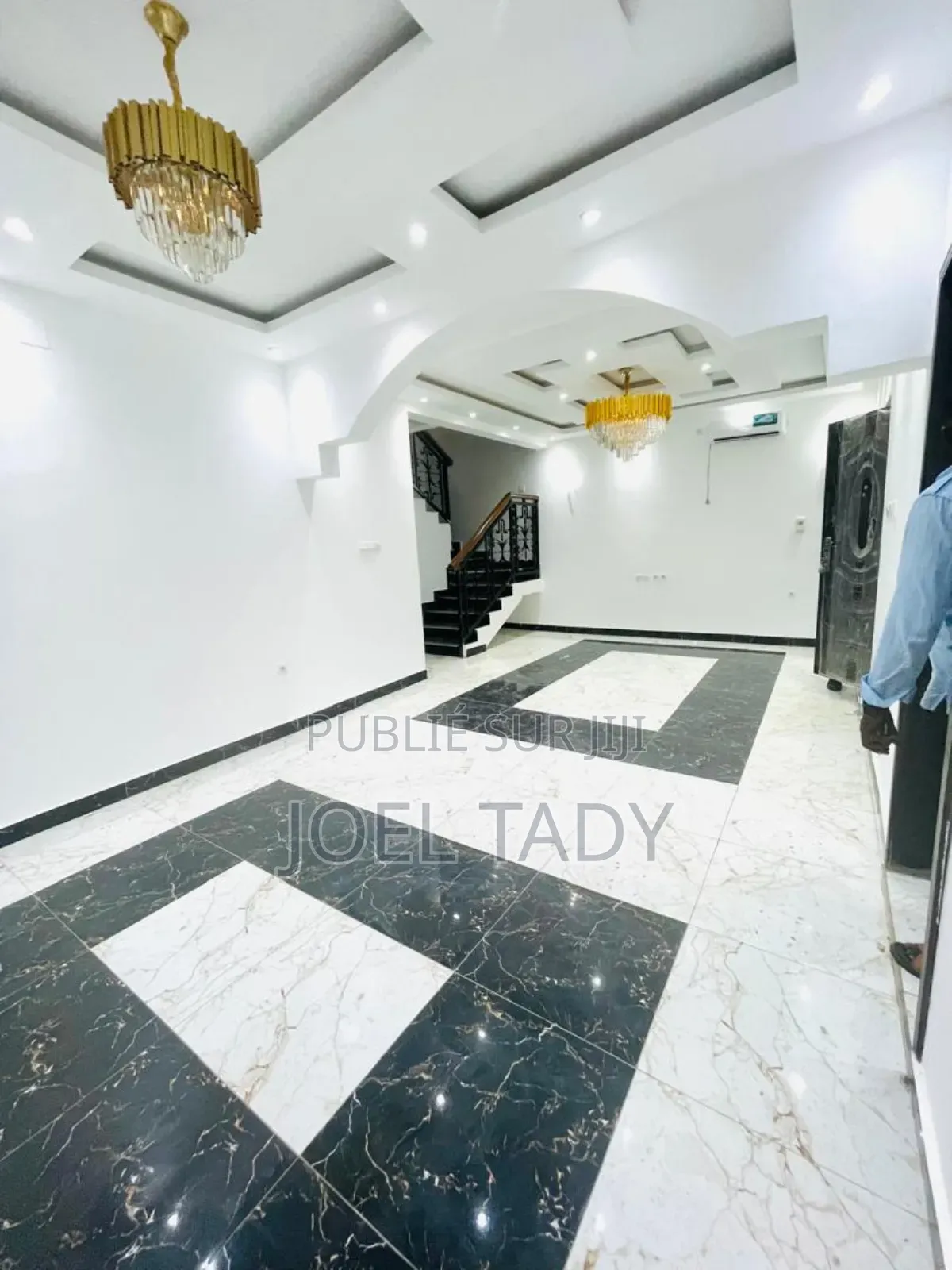 8chbre Villa dans Empire Supreme, Ngaliema à Vendre