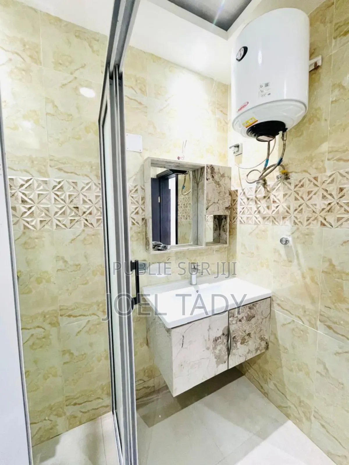 8chbre Villa dans Empire Supreme, Ngaliema à Vendre