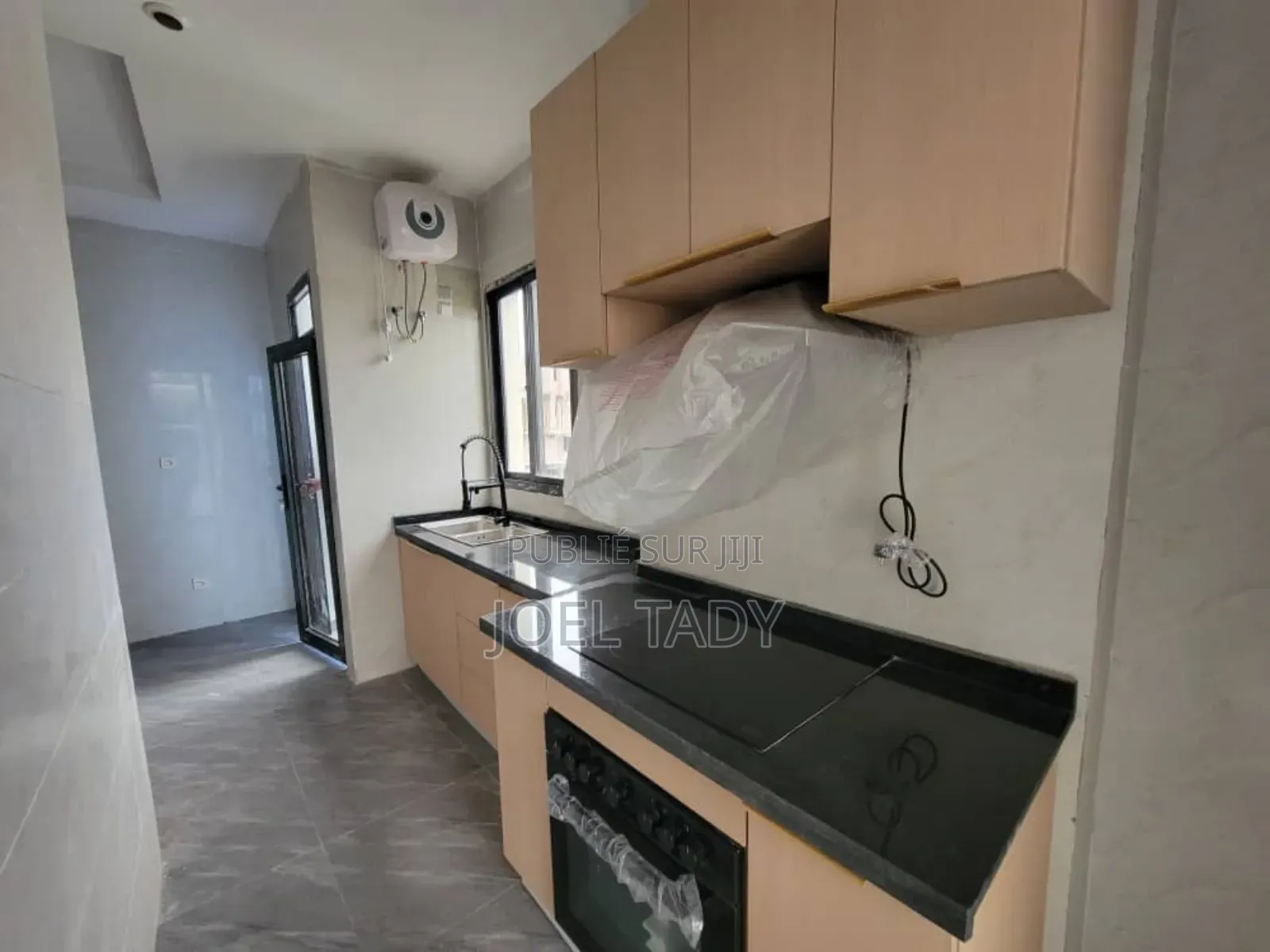 3chbre Appartement dans Empire Supreme, Gombe à Louer
