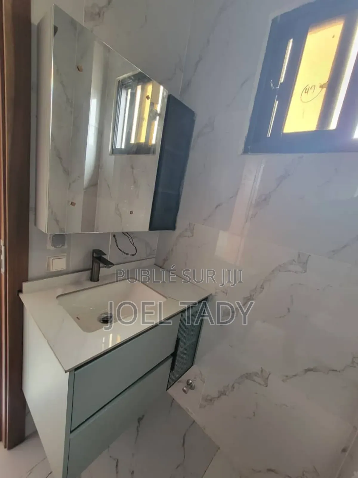 3chbre Appartement dans Empire Supreme, Gombe à Louer