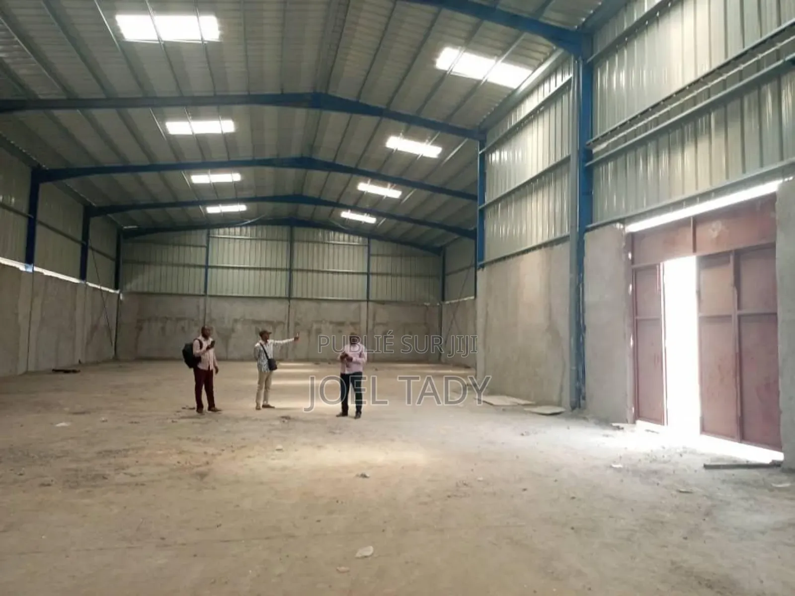 Location De 5 Entrepôt