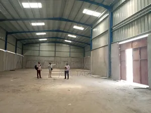 Location De 5 Entrepôt