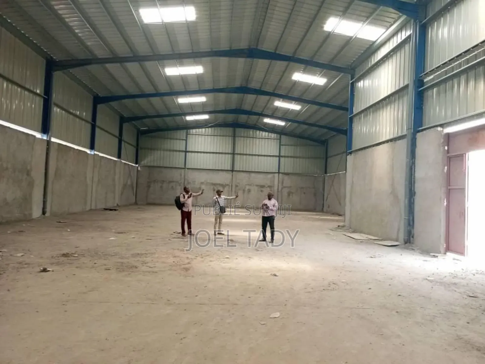 Location De 5 Entrepôt