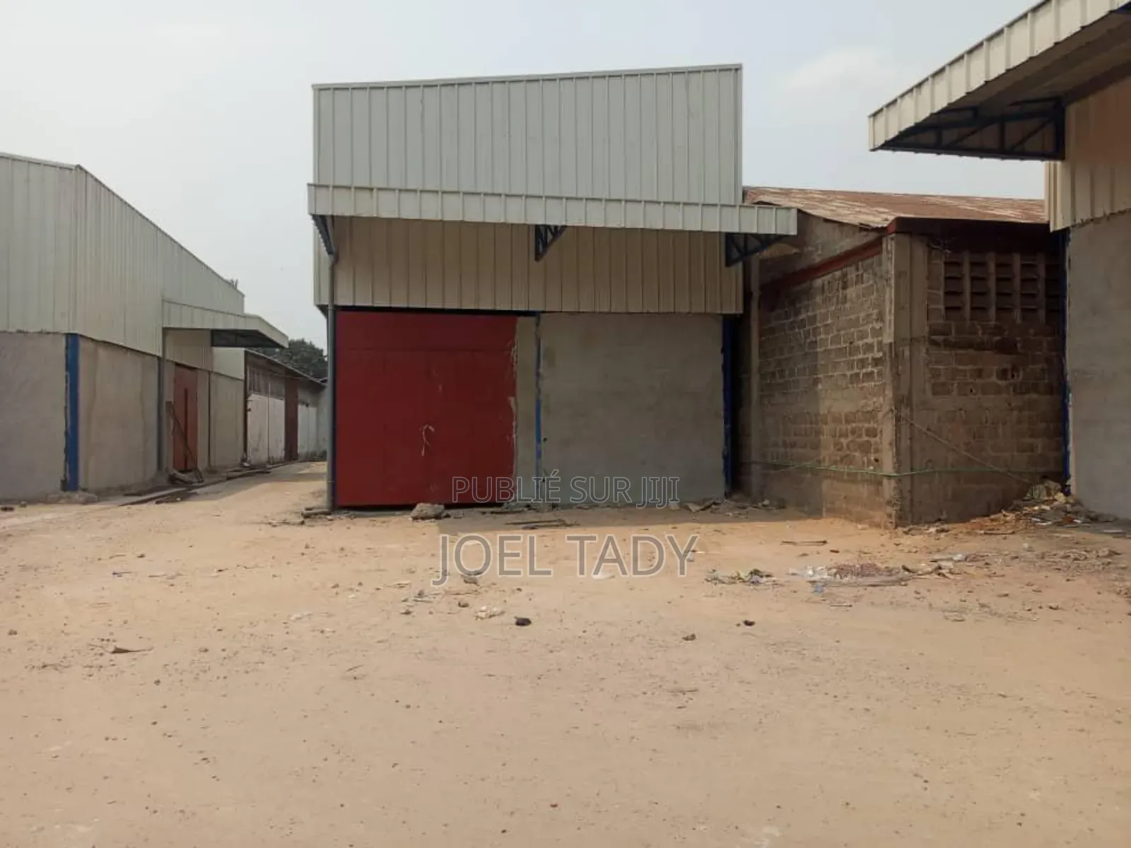 Location De 5 Entrepôt