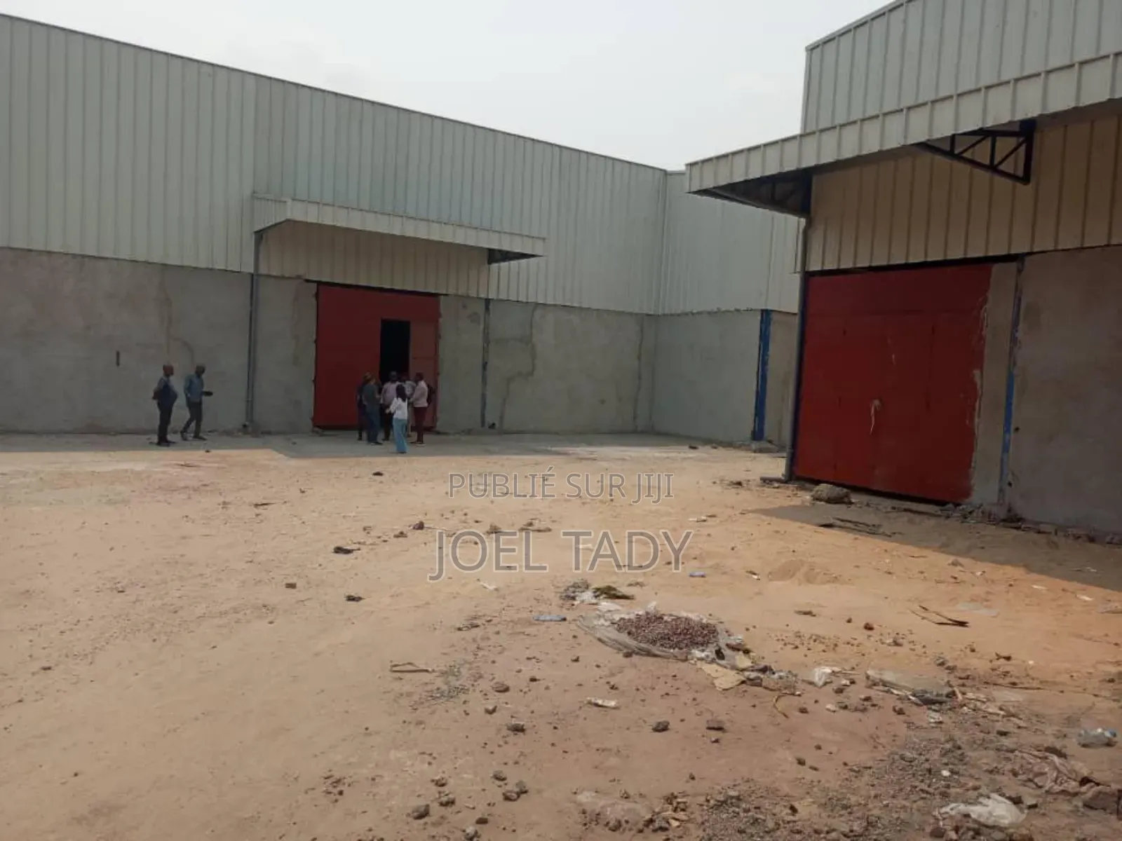 Location De 5 Entrepôt