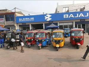 New Bajaj Boxer 2026 Jaune