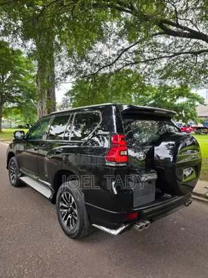 Toyota Land Cruiser Prado 2023 Black