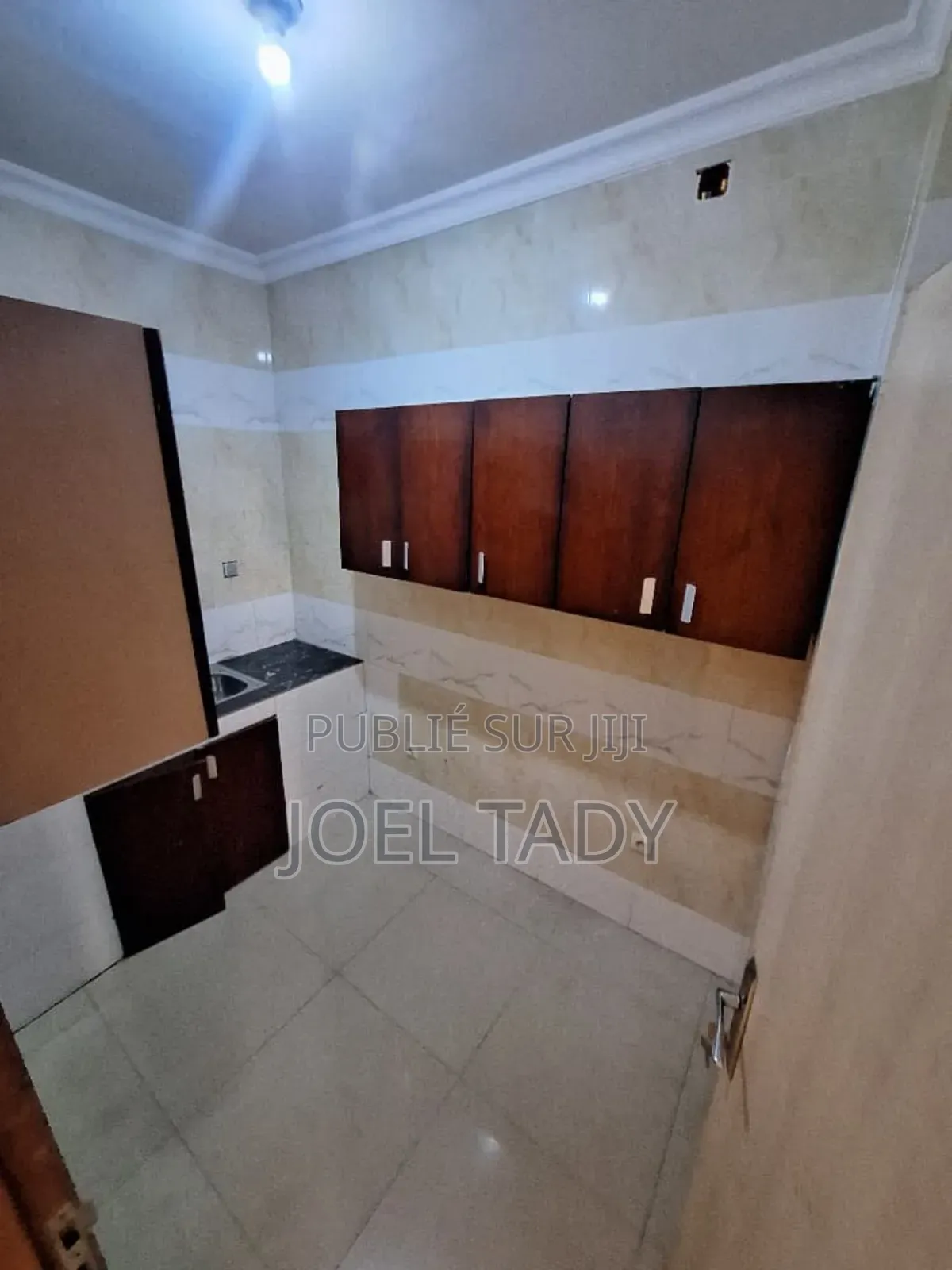 1chbre Appartement dans Empire Supreme, Lingwala à Louer