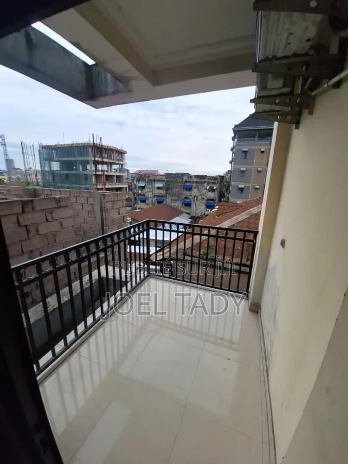 1chbre Appartement dans Empire Supreme, Lingwala à Louer