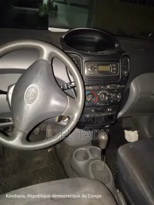 Toyota Yaris 2010 Rouge