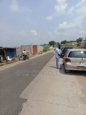 Terrain À Vendre – N’Sele, Quartier Plaza